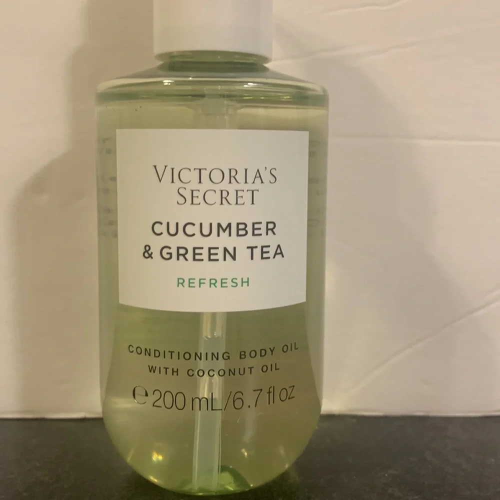 Victoria’s Secret cucumber and green tea refresh conditioning body oil - Picture 4 of 4